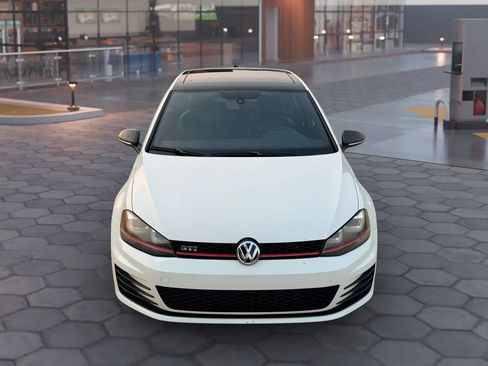 Used 2015 Volkswagen Golf 4-Door FWD image 3