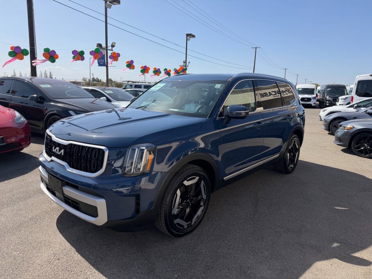 Used 2024 Kia Telluride EX w/ EX Captain's Chair Package FWD image 4