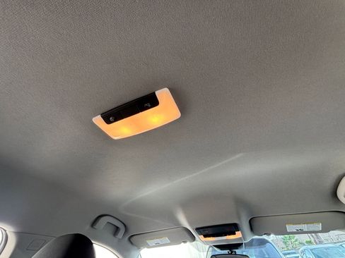 Used 2025 Nissan Sentra SV image 32