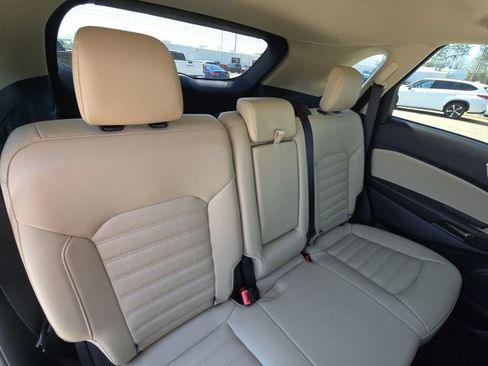 Used 2024 Ford Edge SEL w/ Convenience Package image 16