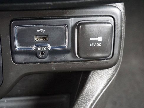 Used 2023 Jeep Renegade Latitude image 19