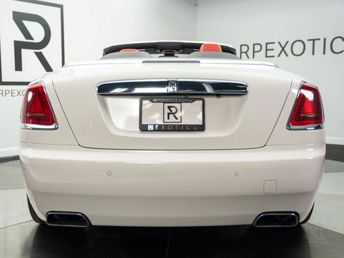 Used 2017 Rolls-Royce Dawn image 28