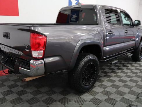Used 2017 Toyota Tacoma SR5 w/ Tow Package RWD image 18