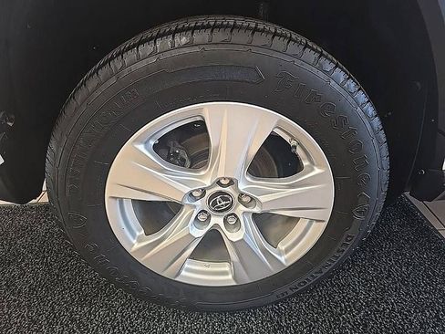 Used 2019 Toyota RAV4 LE AWD/4WD image 41