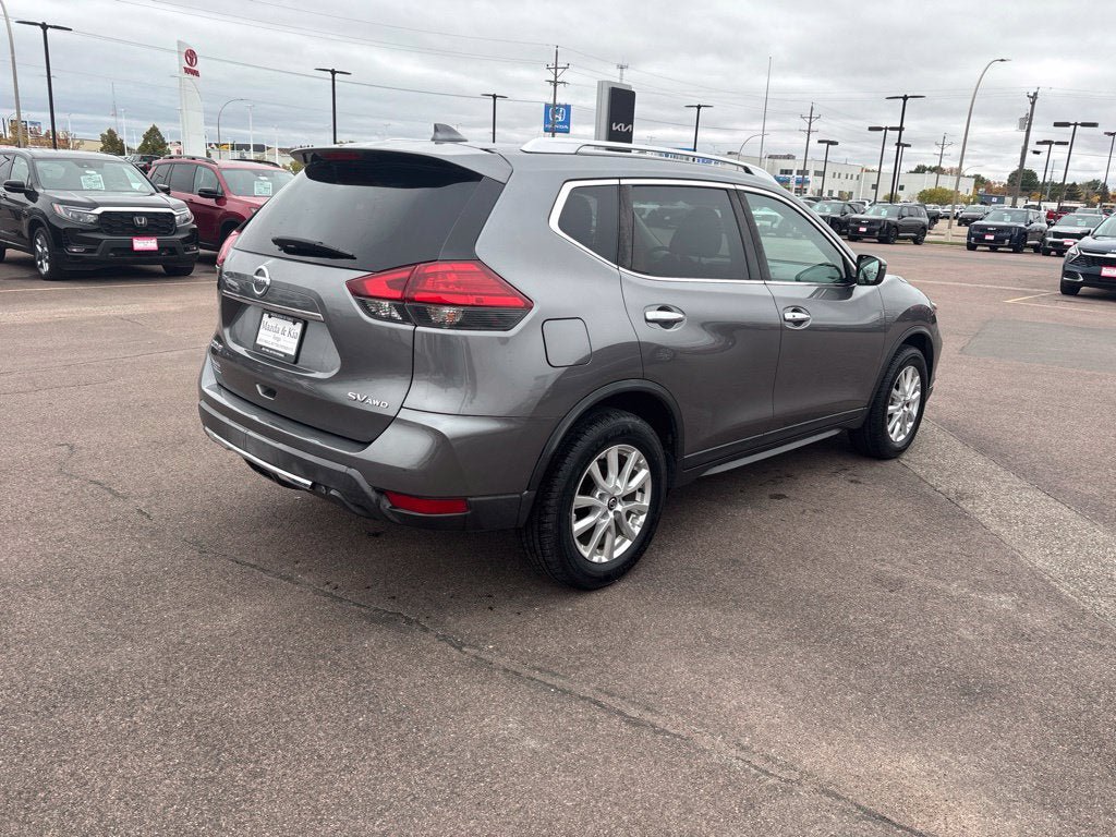 Used 2017 Nissan Rogue SV AWD/4WD image 5