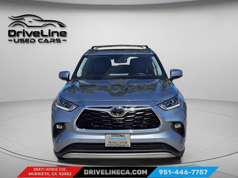 Used 2023 Toyota Highlander Platinum image 3
