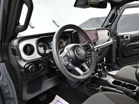 Used 2024 Jeep Wrangler Unlimited Sahara w/ Technology Group AWD/4WD image 10