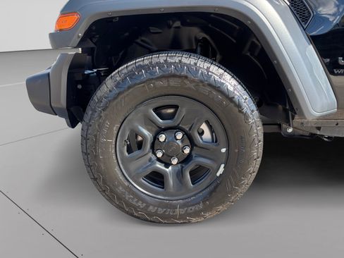 Used 2026 Jeep Wrangler Sport AWD/4WD image 9