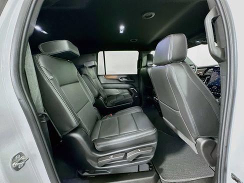 Used 2025 GMC Yukon XL Denali AWD/4WD image 30