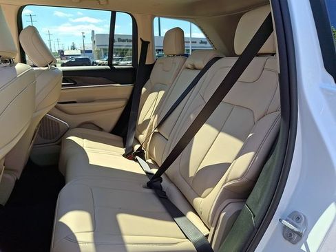 Used 2022 Jeep Grand Cherokee Limited AWD/4WD image 10