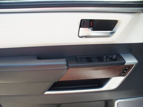 Used 2025 Toyota Tundra Capstone AWD/4WD image 30