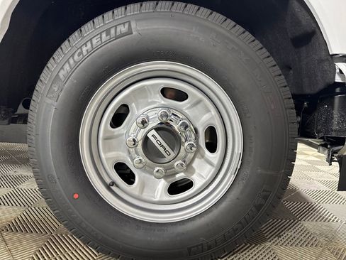 New 2026 Ford F250 XL w/ XL Chrome Package image 17