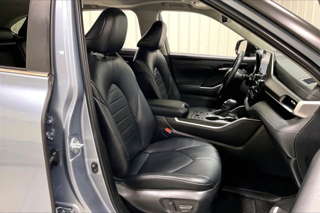 Certified 2024 Toyota Highlander XLE AWD/4WD image 8