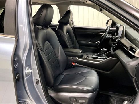 Certified 2024 Toyota Highlander XLE AWD/4WD image 8
