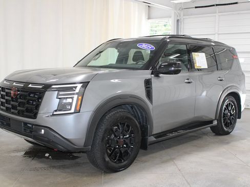 Used 2025 Nissan Armada PRO-4X AWD/4WD image 4