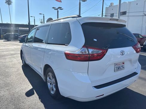 Used 2017 Toyota Sienna LE FWD image 6