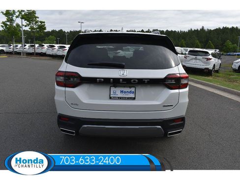 New 2026 Honda Pilot Touring image 6