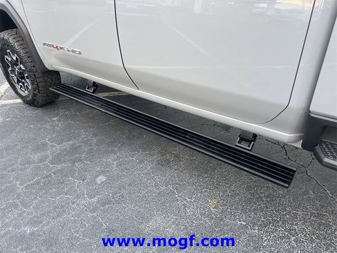 Used 2024 GMC Sierra 2500 AT4X image 28