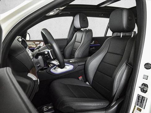 Certified 2025 Mercedes-Benz GLS 450 4MATIC image 18