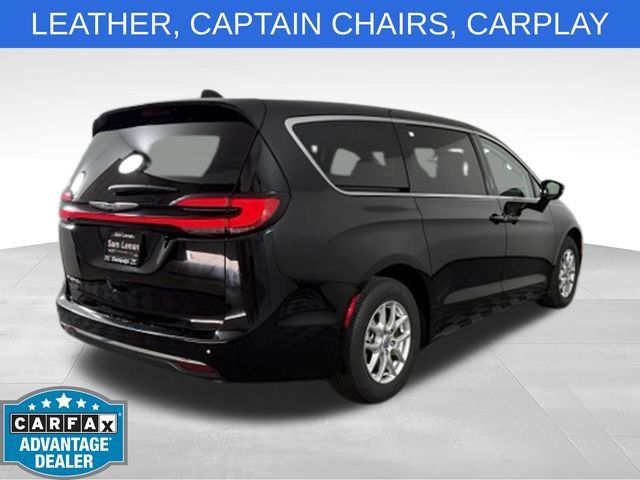 Used 2024 Chrysler Pacifica Touring-L FWD image 4