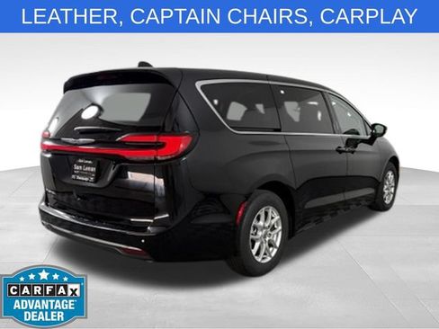 Used 2024 Chrysler Pacifica Touring-L FWD image 4