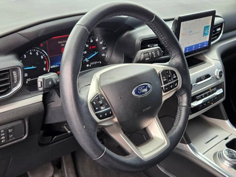 Certified 2022 Ford Explorer XLT w/ Equipment Group 202A AWD/4WD image 18