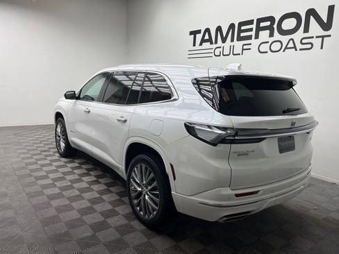 Used 2025 Buick Enclave Avenir image 3