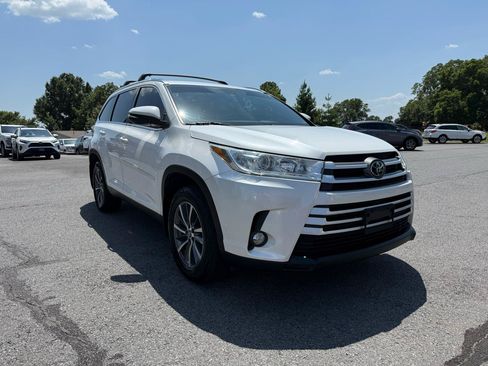Used 2019 Toyota Highlander XLE AWD/4WD image 8