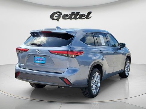 Used 2023 Toyota Highlander Limited FWD image 5