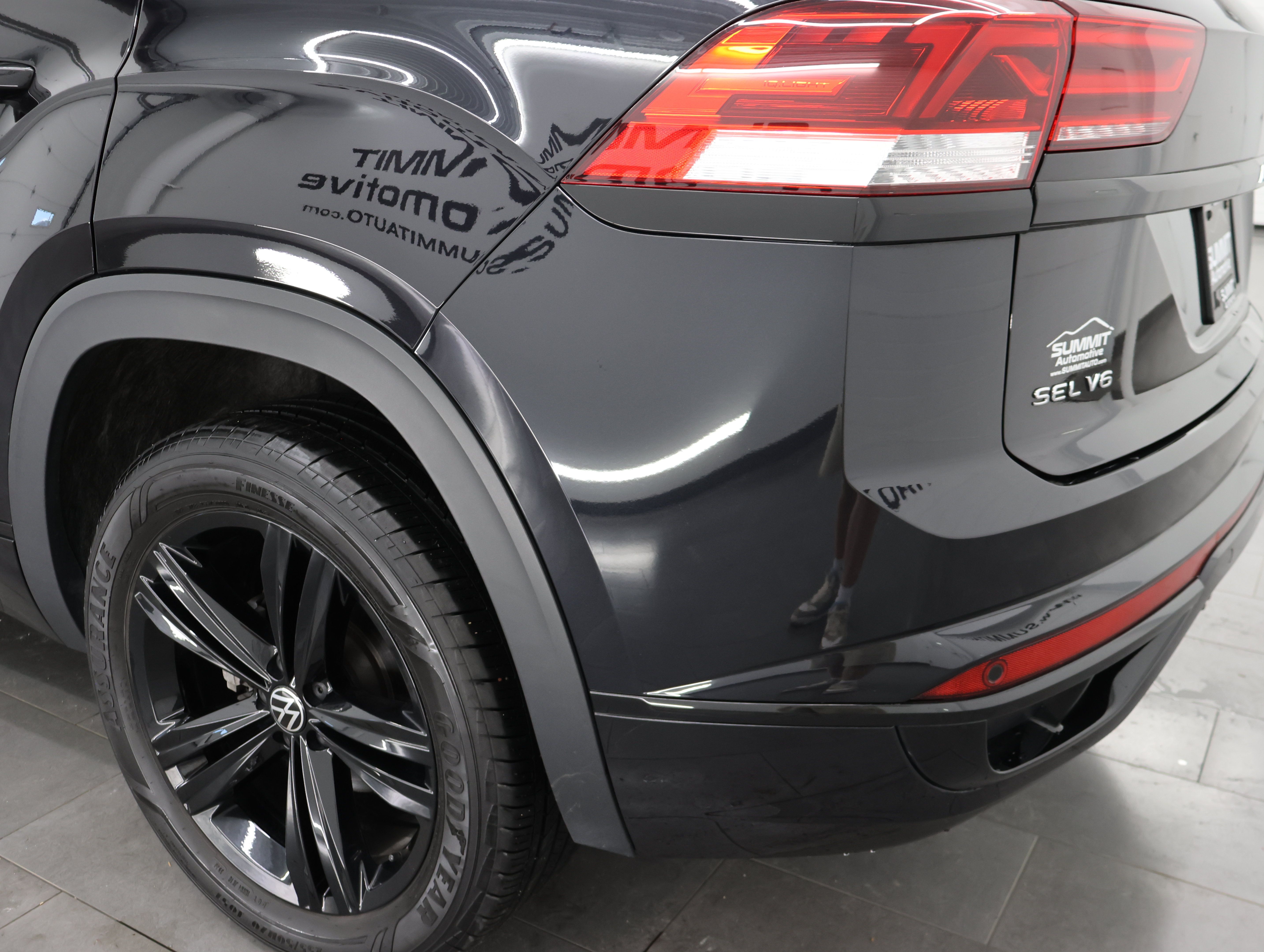 Used 2023 Volkswagen Atlas Cross Sport SEL R-Line AWD/4WD image 33