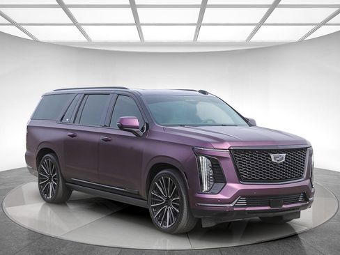 Used 2025 Cadillac Escalade ESV Sport Platinum AWD/4WD image 6