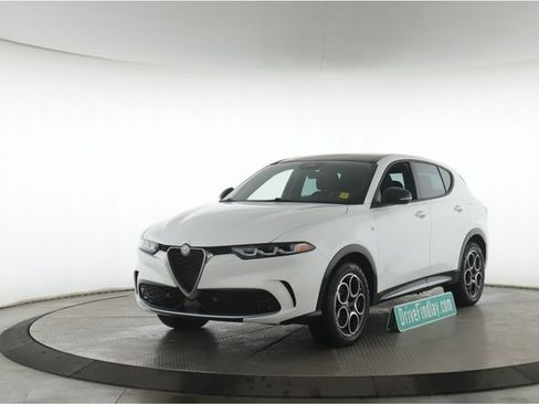 Used 2024 Alfa Romeo Tonale Ti image 10