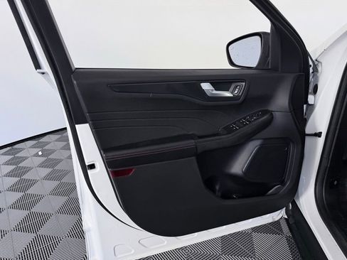 Used 2023 Ford Escape ST-Line image 9