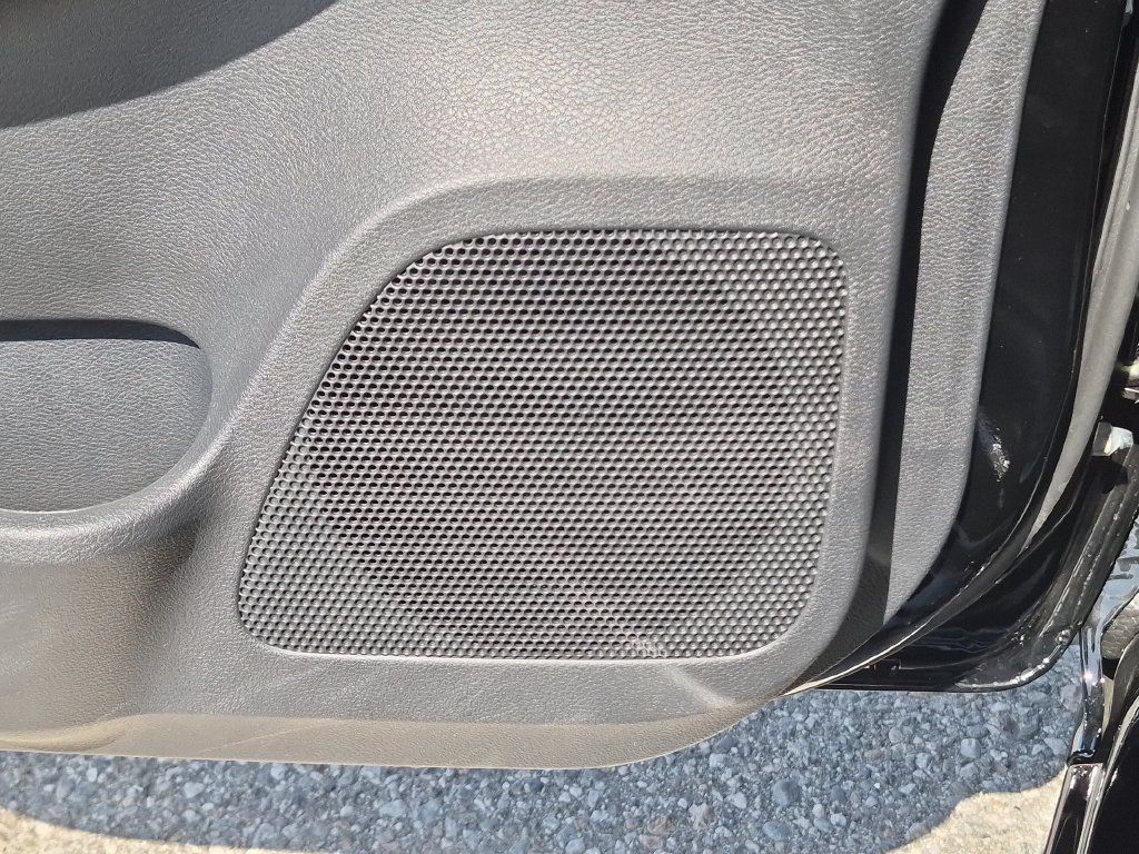 Certified 2025 Nissan Versa SR w/ Trunk Package FWD image 23