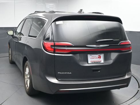 Used 2022 Chrysler Pacifica Touring-L image 7
