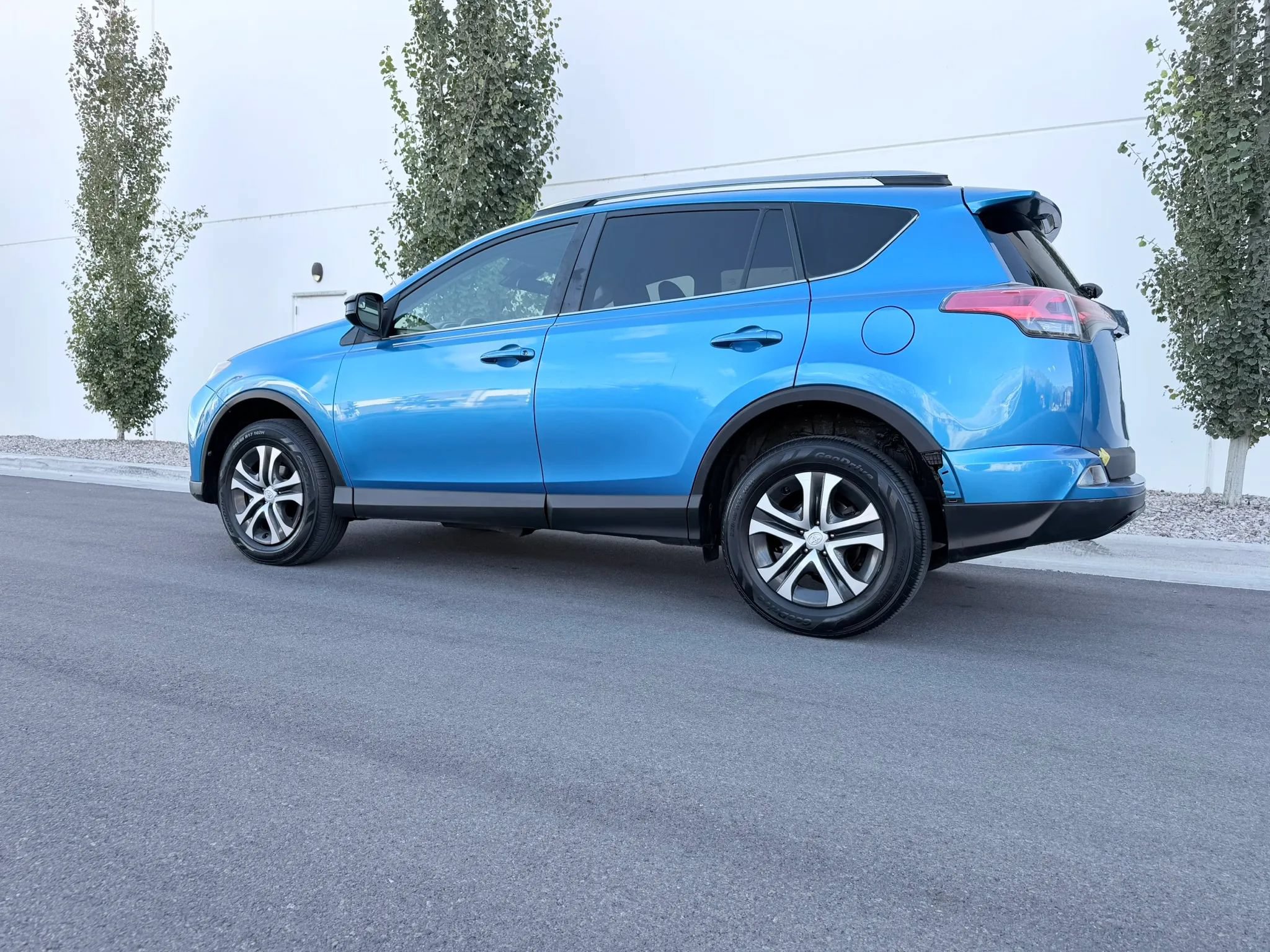Used 2017 Toyota RAV4 LE w/ Carpet Mat Package AWD/4WD image 19