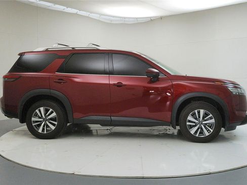 Used 2024 Nissan Pathfinder SL image 8