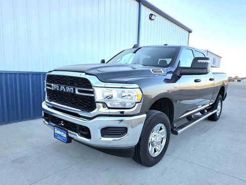 Used 2024 RAM 2500 Tradesman w/ Chrome Appearance Group AWD/4WD image 2