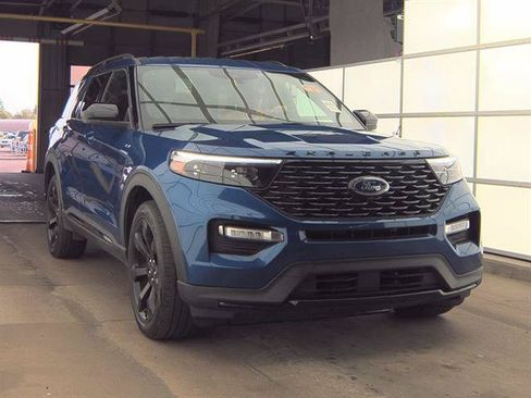 Used 2023 Ford Explorer ST-Line AWD/4WD image 4