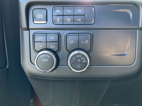 Used 2025 Chevrolet Tahoe Premier AWD/4WD image 19