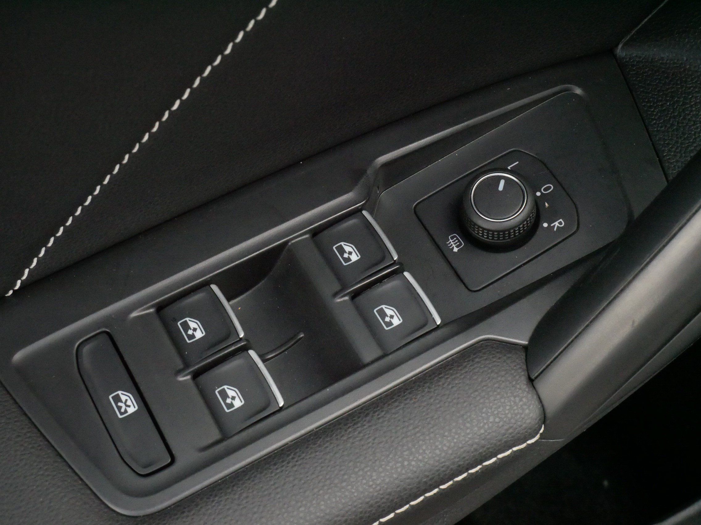 Certified 2022 Volkswagen Tiguan SE R-Line AWD/4WD image 19