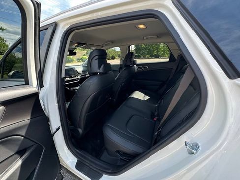 Used 2025 Kia Sportage EX AWD/4WD image 18