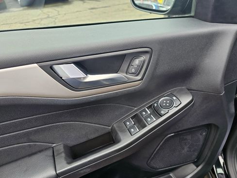 Used 2022 Ford Escape SEL image 31