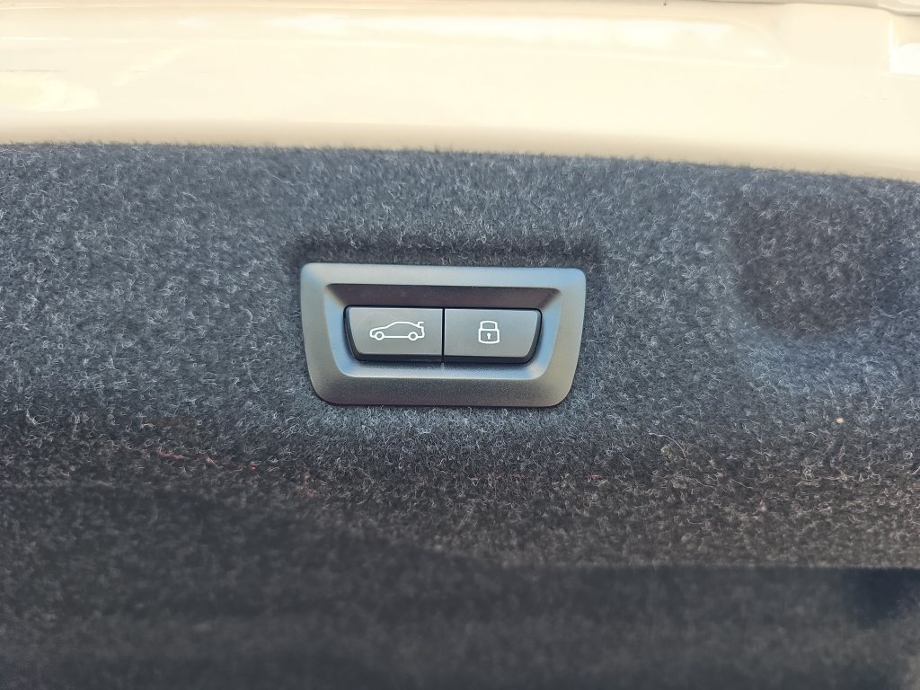 Used 2024 BMW i5 eDrive40i w/ M Sport Package RWD image 34