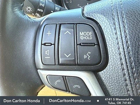 Used 2017 Toyota Highlander XLE image 24