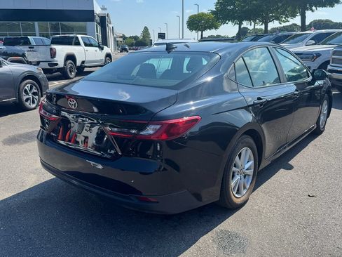 Used 2025 Toyota Camry SE FWD image 4