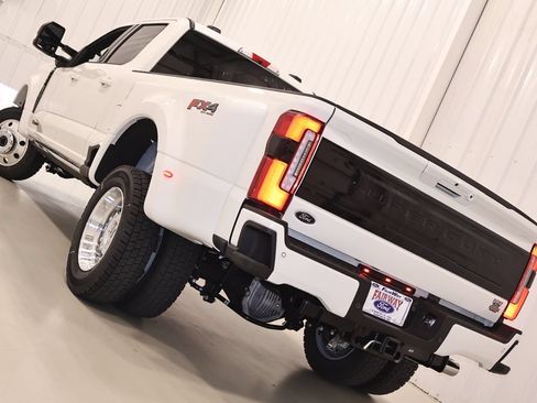New 2026 Ford F450 Platinum w/ FX4 Off-Road Package AWD/4WD image 37