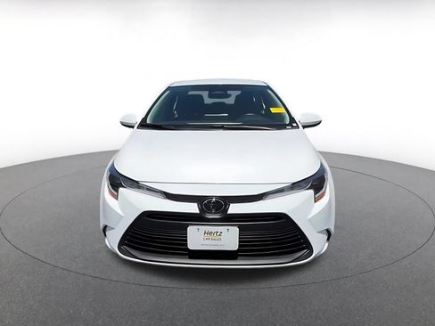 Used 2025 Toyota Corolla LE FWD image 4