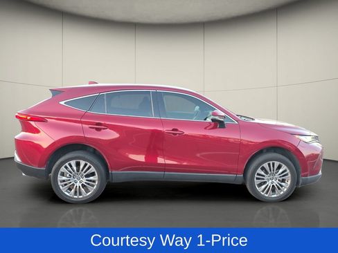 Used 2022 Toyota Venza XLE AWD/4WD image 11