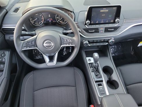 New 2025 Nissan Altima 2.5 SV image 4